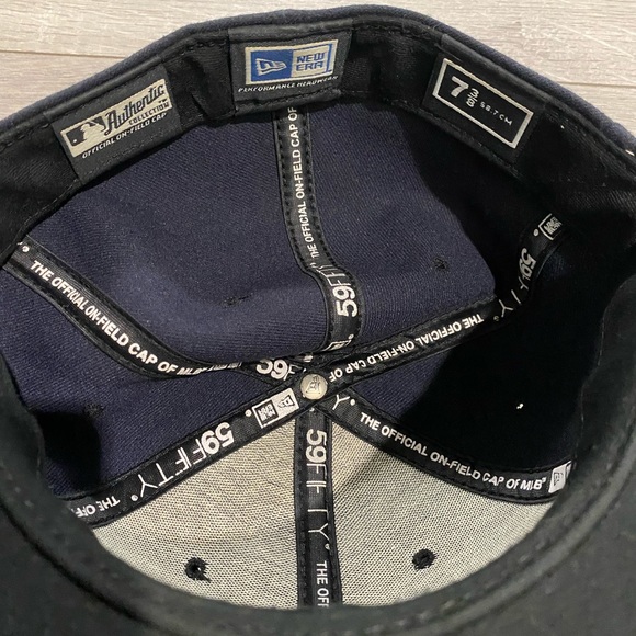 Boston redsox fitted hat 7 3/8  navy/red - Picture 2 of 2